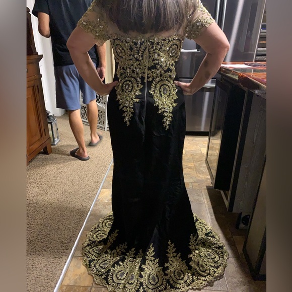 Elegant Black and Gold Formal Evening Gowns Beads Crystals Mermaid - Picture 16 of 16
